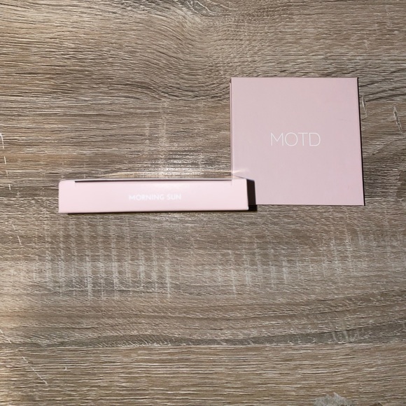 MOTD Cosmetics: Highlighting Powder - Picture 4 of 4